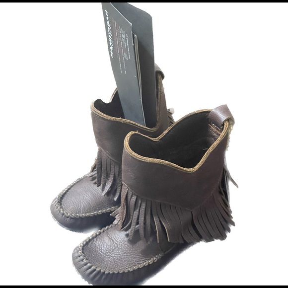 Manitobah Mukluks Full Grain Leather Fringed Boot worn once - Picture 6 of 9